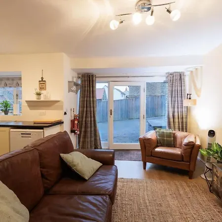 Heather - A Beautiful Cosy For Couples *