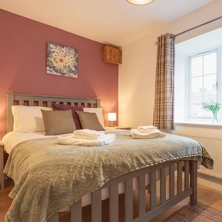 Heather - A Beautiful Cosy For Couples * Snainton